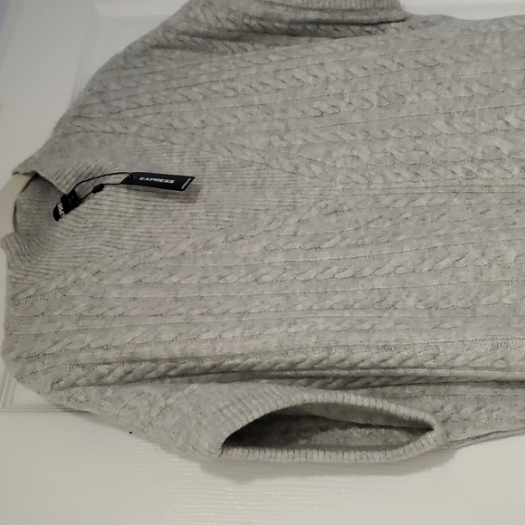 Express short sleeve sweater - Picture 3 of 3